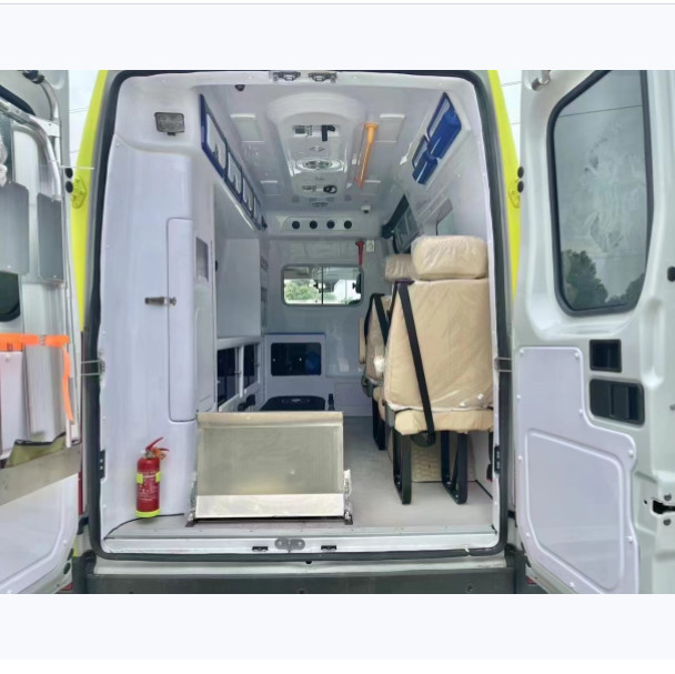 4*2 Iveco Ambulanze Euro 6 classico Veicolo di soccorso di emergenza con velocità massima 145 km/h