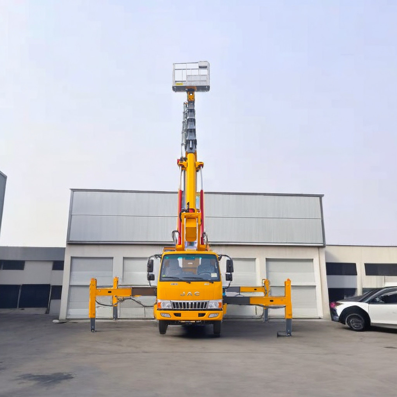 Camione JAC con piattaforma di sollevamento 1000 kg Peso di sollevamento 5 velocità cambio manuale 13,5m raggio operativo