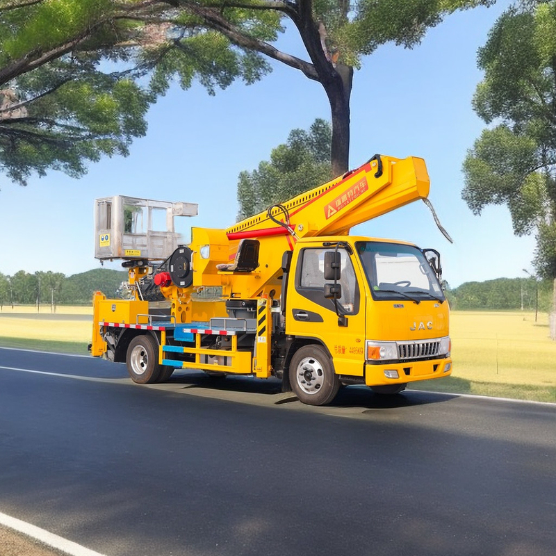 Isuzu 85KW Aerial Working Truck Bucket Trucks 200kg Carico 5 velocità manuale Esagonale Jib Strobe Light
