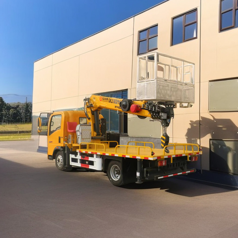 360o Rotation 21m Telescopic Boom Aerial Work Platform Camion con cabina a due file