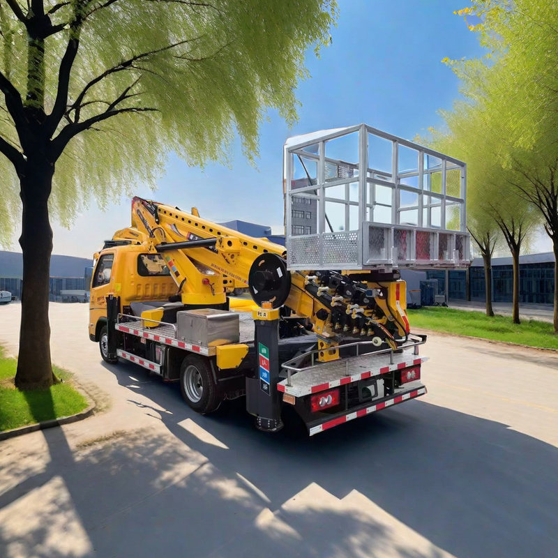 5850x2000x2750mm Piattaforma di lavoro aereo montata su camion 95km/h Piattaforma di lavoro aereo
