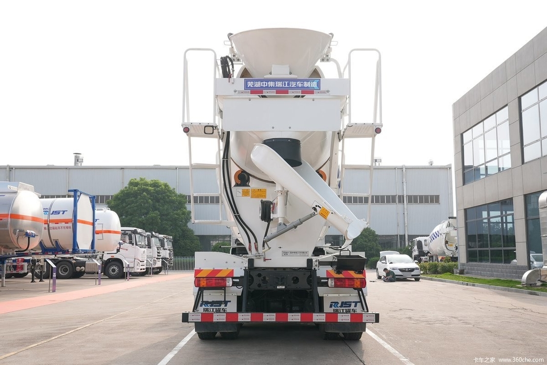 Euro 5 12 ruote di cemento miscelatore camion di cemento diesel 12m3 di cemento cemento camion con pompa in vendita