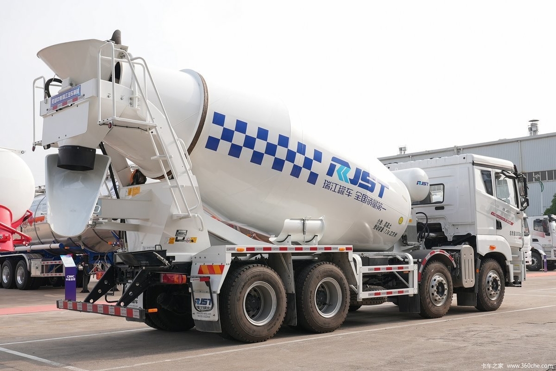 Euro 5 12 ruote di cemento miscelatore camion di cemento diesel 12m3 di cemento cemento camion con pompa in vendita
