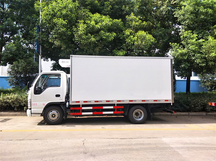 Giappone 4*2 ISUZU Camion per la scatola frigorifera Sistema PTO Camion congelatore da 5 tonnellate