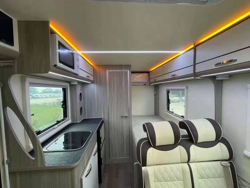 Caravan all'aperto di Van Automatic Transmission 4*2 Motorhome rv del campeggiatore di Yuejin Foton