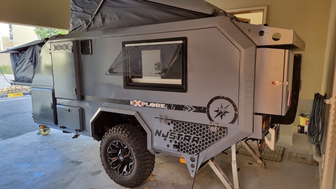 16ft Off Road Folding Camper Trailer Con Capacità di 2 Adulti e 2 Bambini Travel Trailer