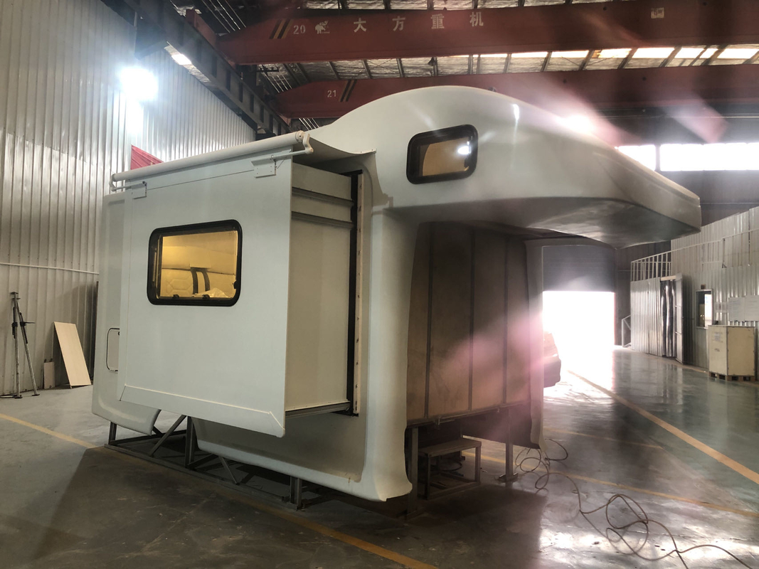 Casa all'aperto di Van Decorated Shell 220V del caravan del contenitore rv di vetroresina