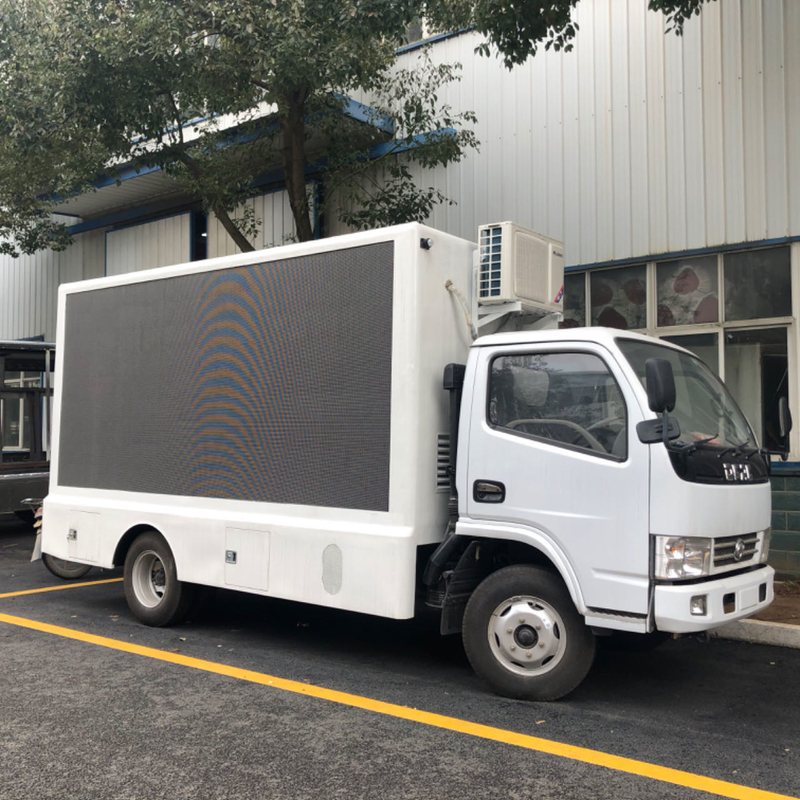 Dongfeng 4x2 led mobile truck con vetro coperto da scatola di luce e schermo LED esterno per la pubblicità