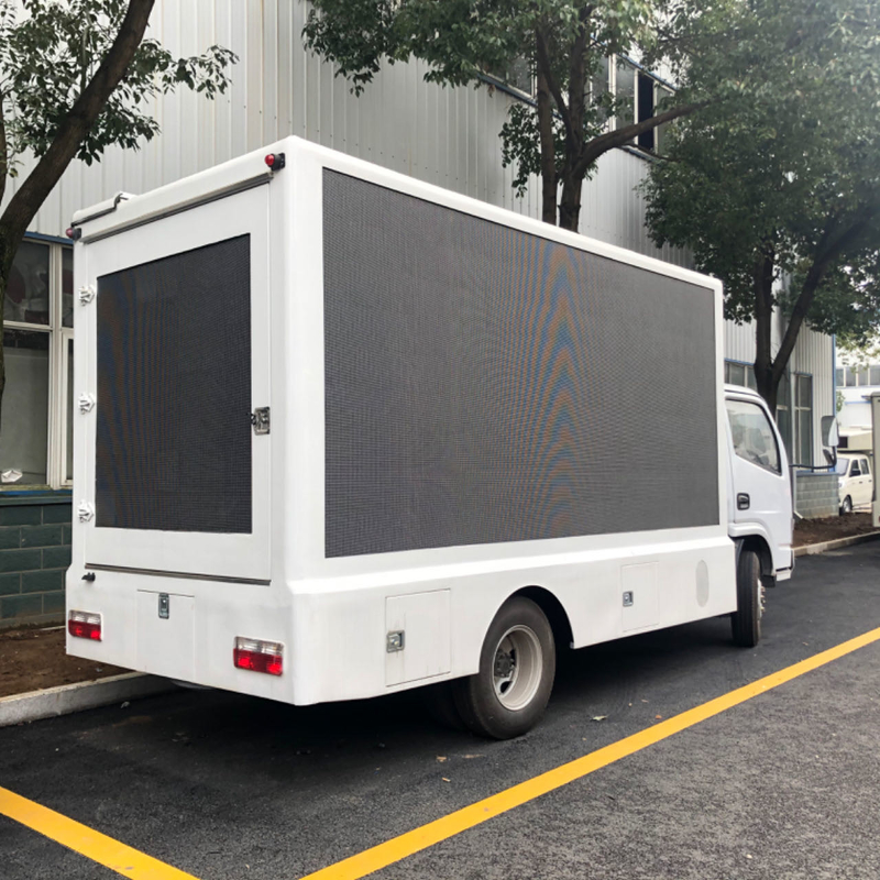 Dongfeng 4x2 led mobile truck con vetro coperto da scatola di luce e schermo LED esterno per la pubblicità
