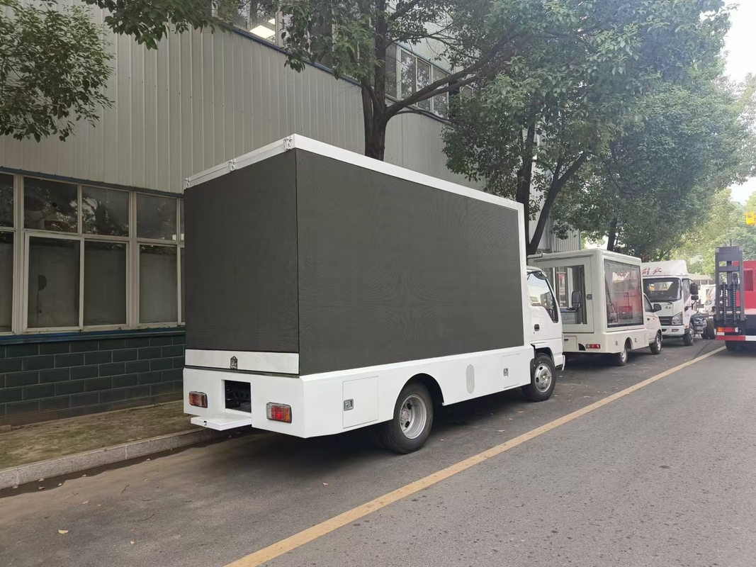 Camion per cartelloni pubblicitari mobili a colori P5 P6 a LED Camion per cartelloni pubblicitari digitali mobili isuzu